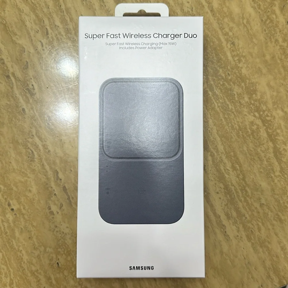 Samsung Super fast wireless charging max 15w Includes power adapter Never opened